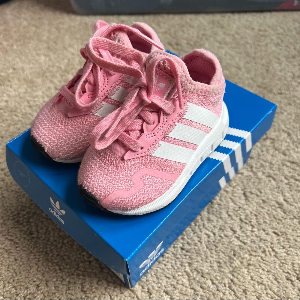 Adidas Swift Run X I —4k